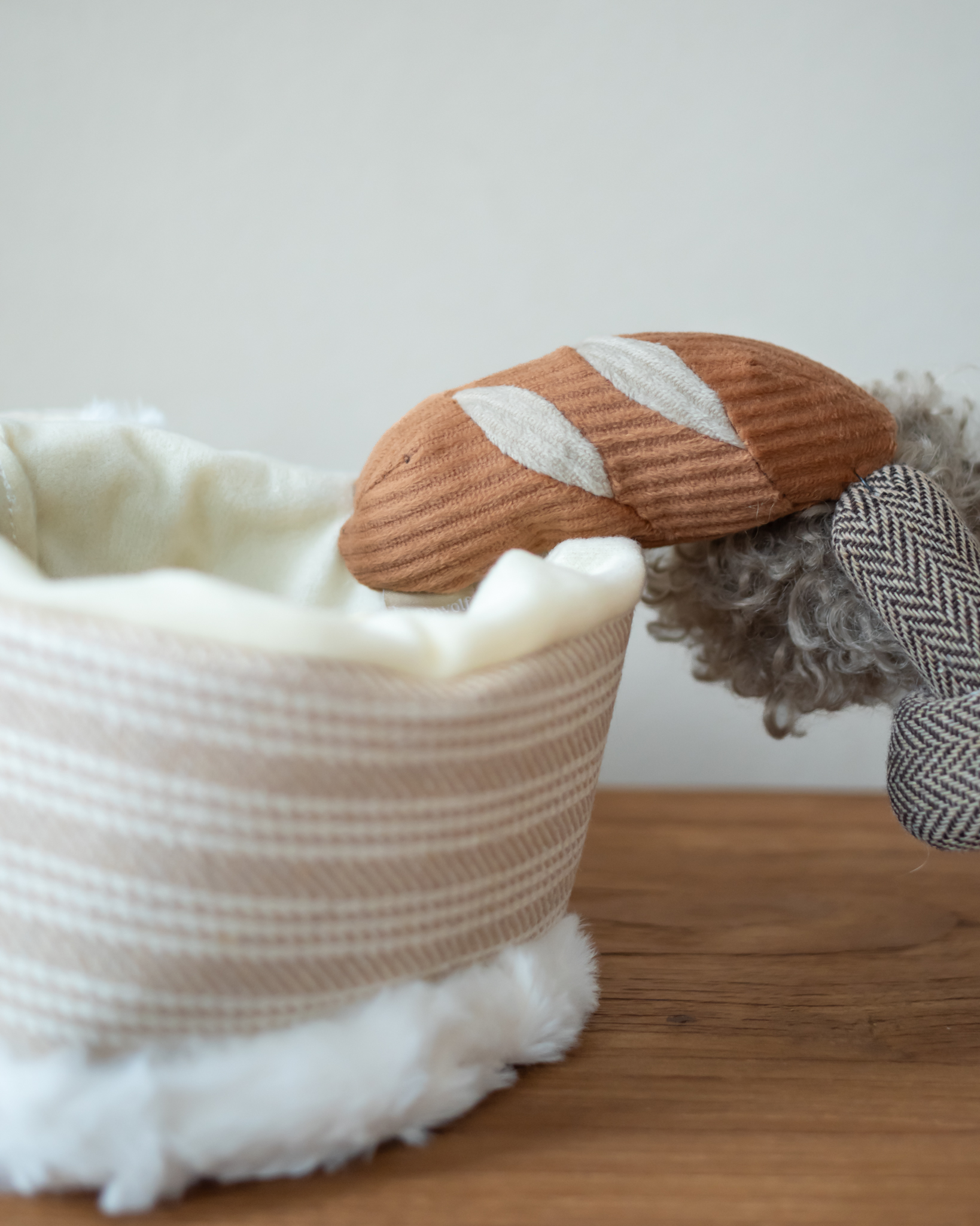 Birthday cake - Lambwolf collective - honden speelgoed