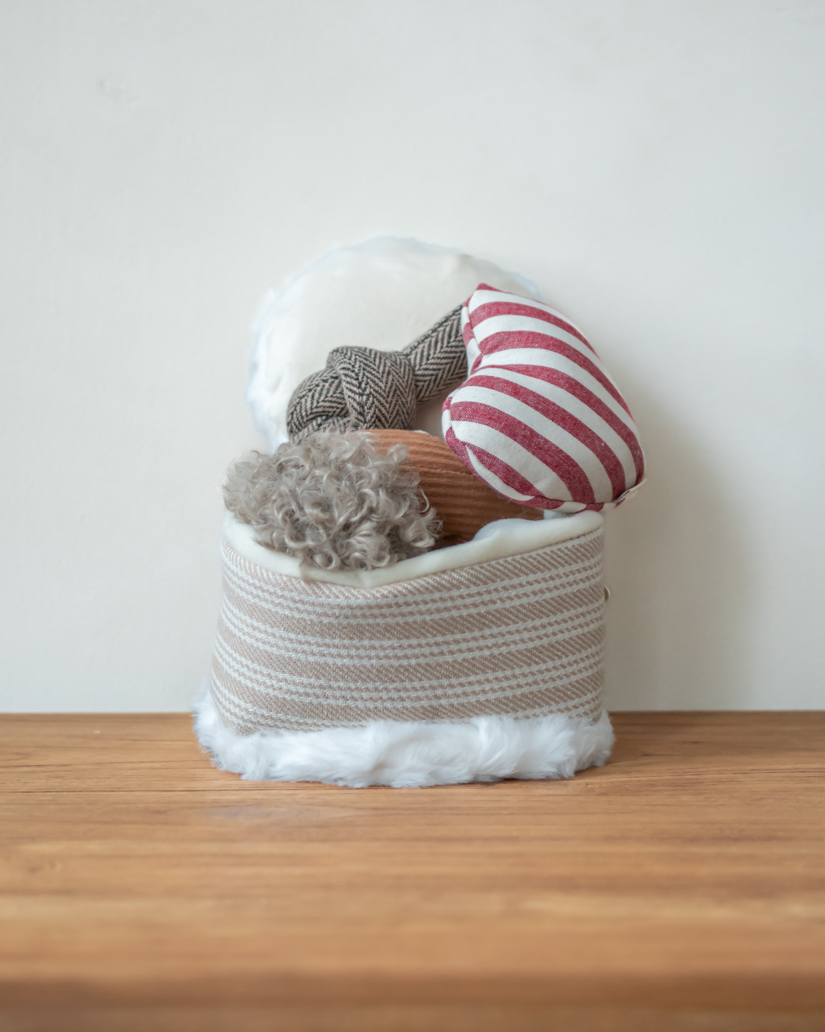 Birthday cake - Lambwolf collective - honden speelgoed